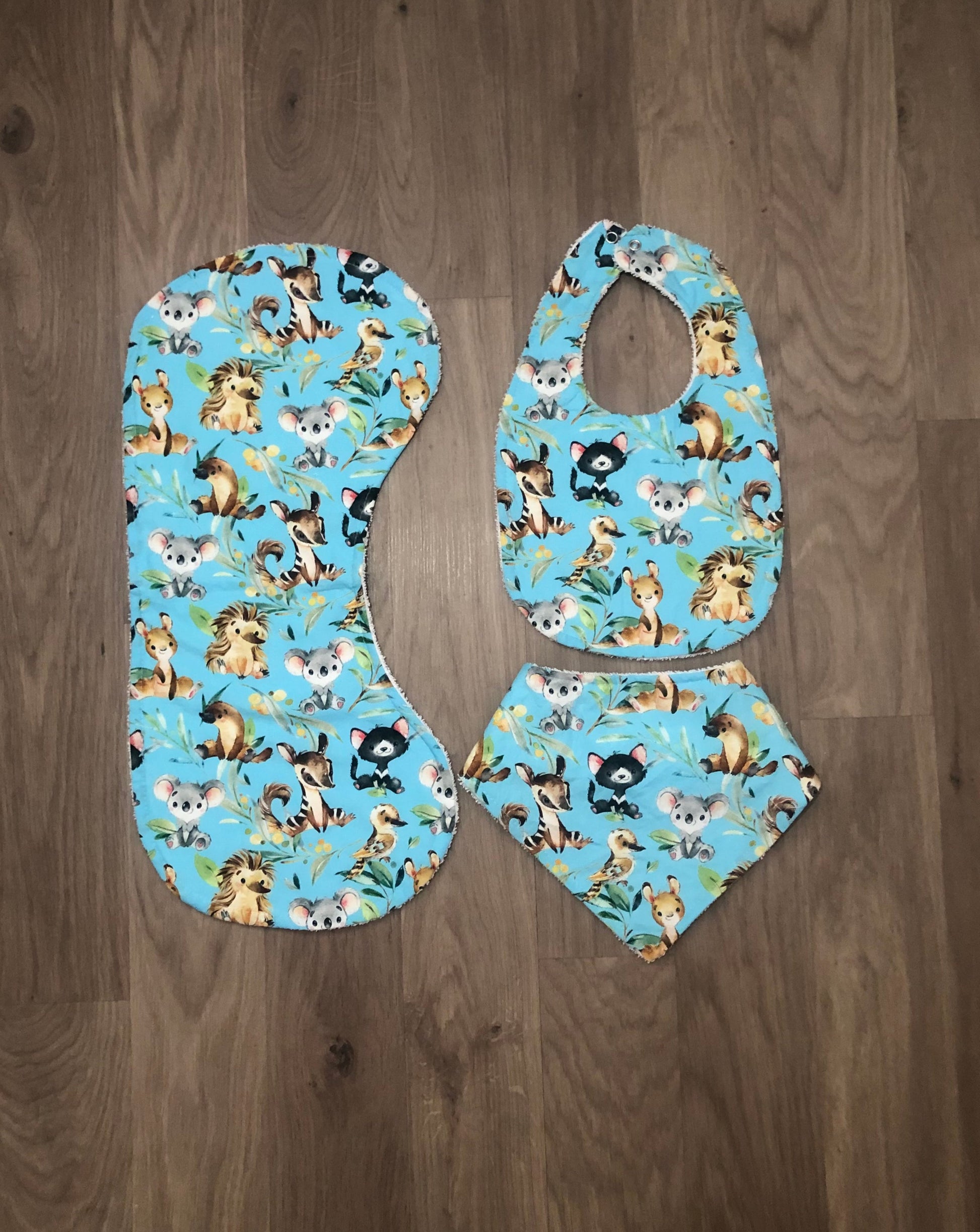 blue background aussie animals, bibs & burp cloths